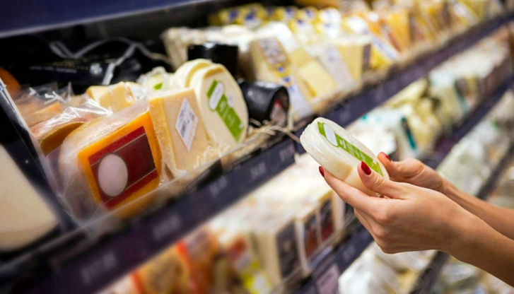В России снизились цены на ряд продуктов, топливо и бытовую технику - Российская газета