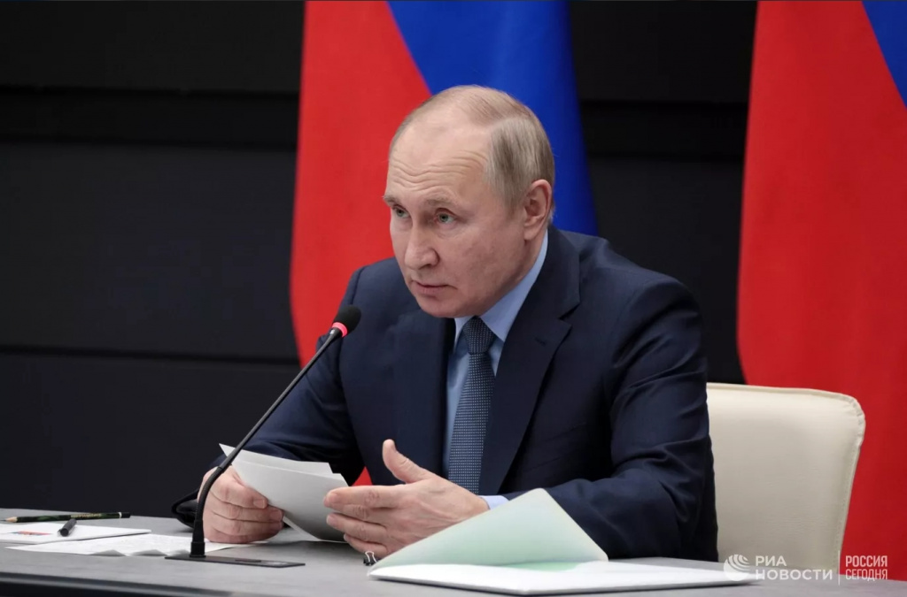 Путин поручил утвердить проект по развитию робототехники до июля - РИА Новости